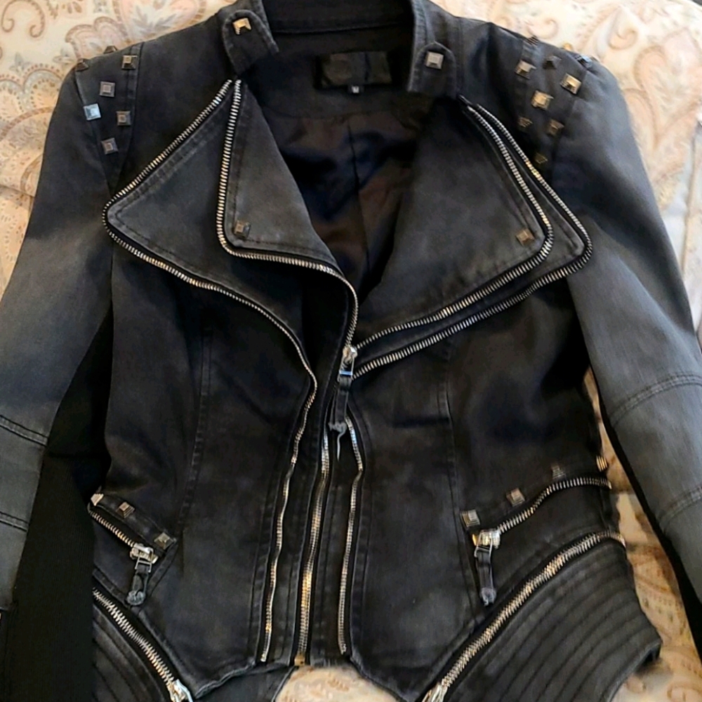 Black/Gray Jacket (Rock) 🤟